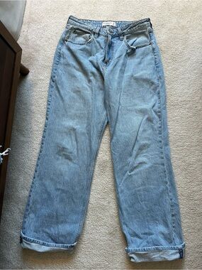 Abercrombie & Fitch Women’s Light Wash High-Rise Straight Leg Jeans